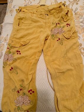 Da-Nang yellow silk floral embroidered cropped cargo pants
